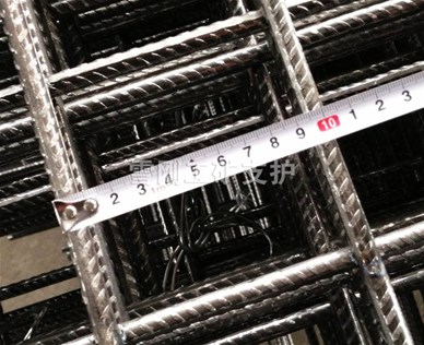 在鋪設(shè)鋼筋網(wǎng)片時(shí)要注意的事項(xiàng)